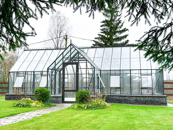 Обзор зоны отдыха на базе теплицы Botanik T Style 45 Maximum с тамбуром Standard