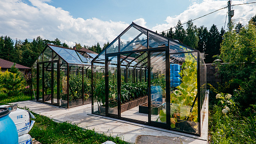 Две теплицы ЭКОНИКА на одном участке