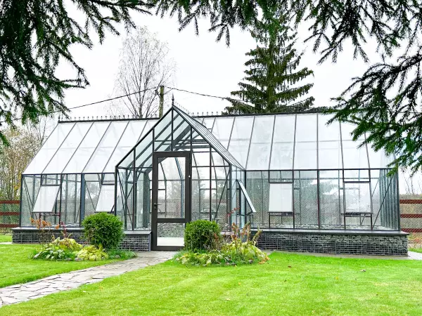 Обзор зоны отдыха на базе теплицы Botanik T Style 45 Maximum с тамбуром Standard