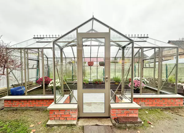 Обзор теплицы Ботаник Стандарт с мини-тамбуром